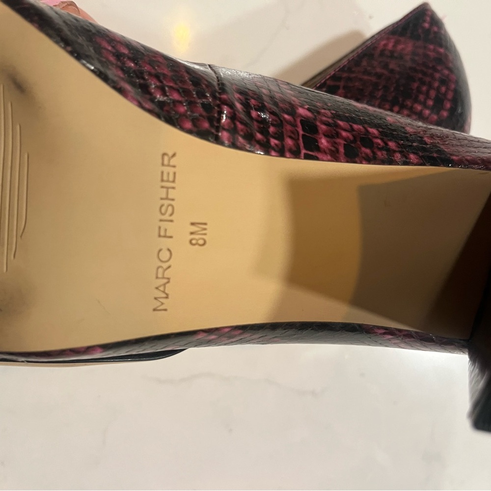 Marc Fisher 🆕 Zala Block Heel Pump • Black/Red Snake Print • Size 8 US • New - Picture 3 of 6